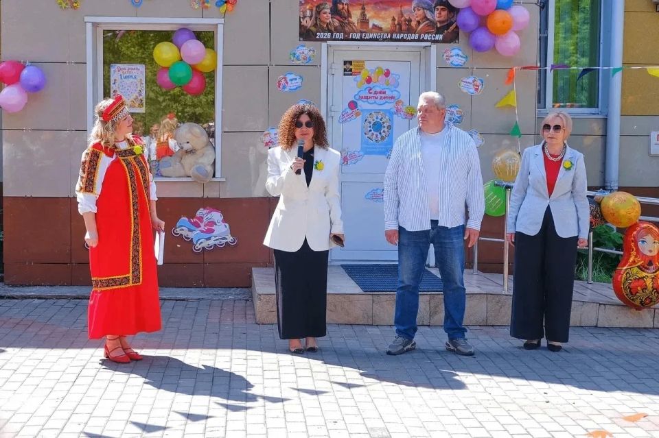 В Челябинском областном центре «Семья» состоялся фестиваль, посвященный Международному дню защиты детей и Году единства народов России В Челябинском областном центре «Семья» состоялся фестиваль, посвященный Международному дню защиты детей и Году единства народов России