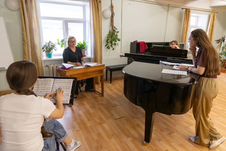 В театре оперы и балета имени М.И. Глинки началась работа над долгожданной премьерой следующего сезона – оперой «Лакме» композитора Лео Делиба