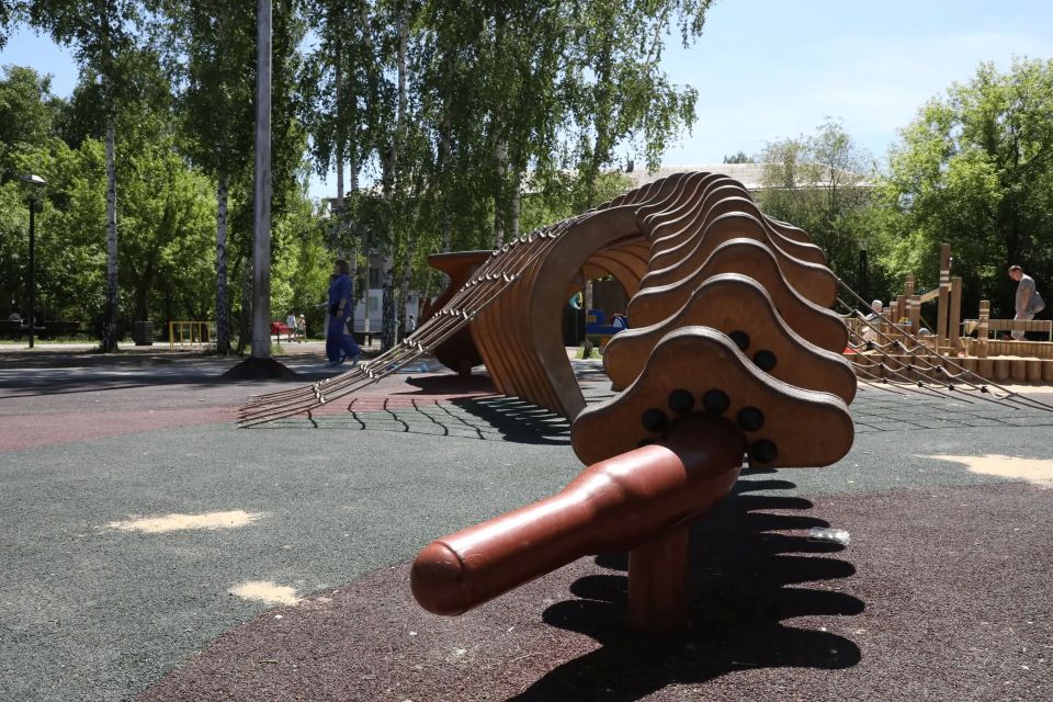 В 2021 году почти 20 тысяч магнитогорцев отдали свой голос за благоустройство сквера «Трех поколений» в рамках федерального проекта «Формирование комфортной городской среды» В 2021 году почти 20 тысяч магнитогорцев отдали свой голос за благоустройство сквера «Трех поколений» в рамках федерального проекта «Формирование комфортной городской среды»