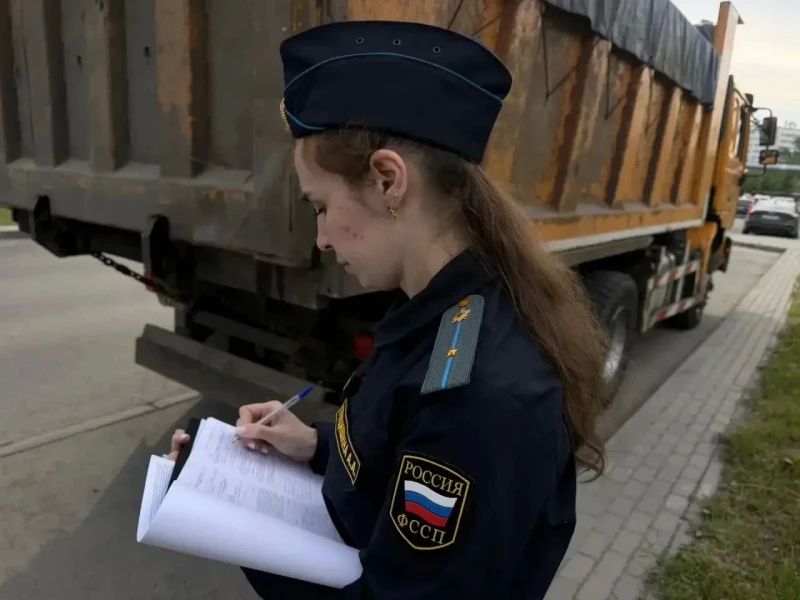 Челябинские госавтоинспекторы остановили грузовой автомобиль-нарушитель, за которым числилось 552 штрафа за нарушение ПДД Челябинские госавтоинспекторы остановили грузовой автомобиль-нарушитель, за которым числилось 552 штрафа за нарушение ПДД