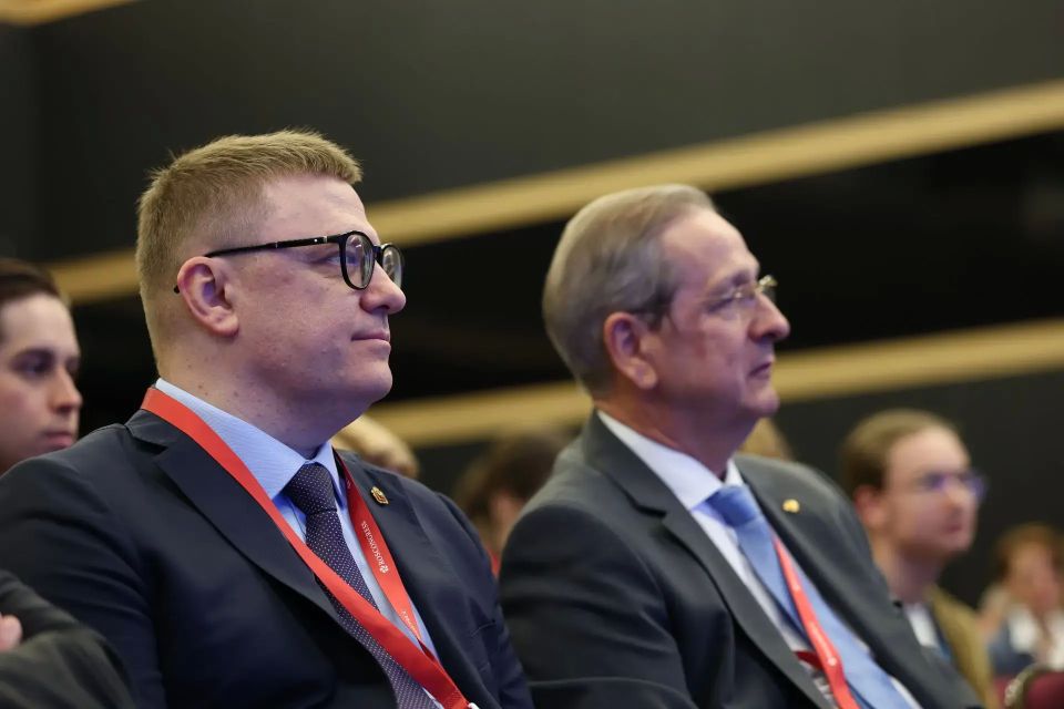 Алексей Текслер принял участие в панельной сессии ПМЭФ о возвращении экономики к устойчивому росту Алексей Текслер принял участие в панельной сессии ПМЭФ о возвращении экономики к устойчивому росту