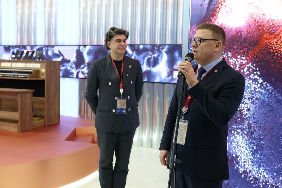 Алексей Текслер вручил Николаю Цискаридзе именную табличку амбассадора проекта «Челябинск – культурная столица 2027» Алексей Текслер вручил Николаю Цискаридзе именную табличку амбассадора проекта «Челябинск – культурная столица 2027»