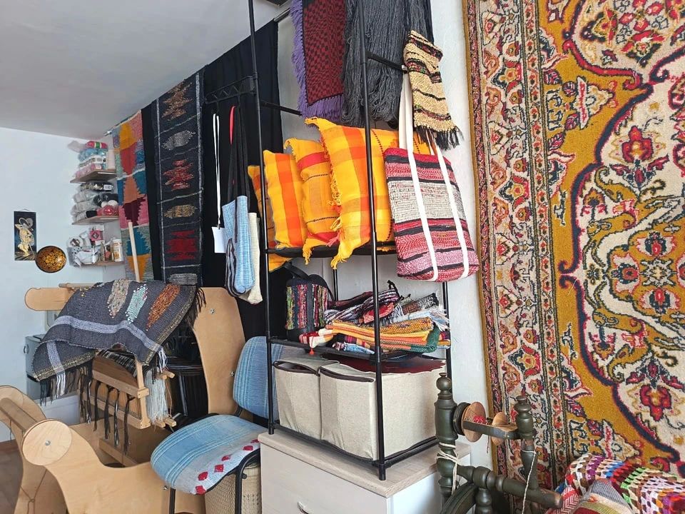 «Тут две педали, как в машине на автомате»: челябинка бросила работу в торговле и стала обучать детей ткачеству на старинных станках «Тут две педали, как в машине на автомате»: челябинка бросила работу в торговле и стала обучать детей ткачеству на старинных станках