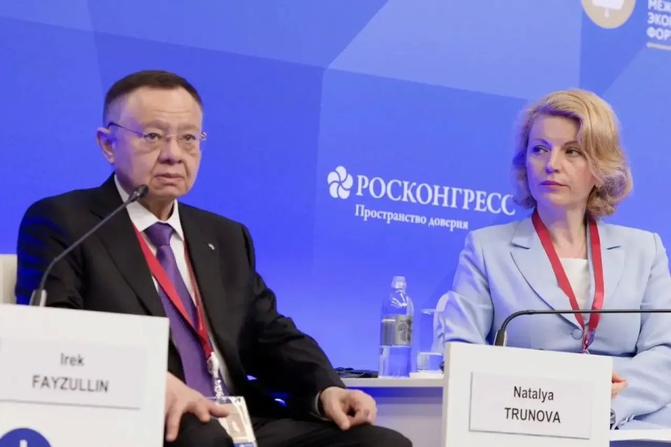 Министр строительства и ЖКХ РФ Ирек Файзуллин выступил на сессии «Регионы в условиях глобальных вызовов: как поддержать финансовую устойчивость и стимулировать развитие» на ПМЭФ’26 Министр строительства и ЖКХ РФ Ирек Файзуллин выступил на сессии «Регионы в условиях глобальных вызовов: как поддержать финансовую устойчивость и стимулировать развитие» на ПМЭФ’26