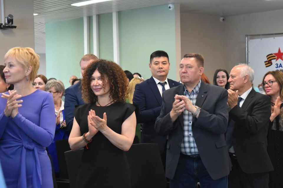 Министр социальных отношений Челябинской области поздравила филиал фонда «Защитники Отечества» с трехлетней годовщиной Три года исполнилось филиалу государственного фонда «Защитники Отечества» в Челябинской области Министр социальных отношений Челябинской области поздравила филиал фонда «Защитники Отечества» с трехлетней годовщиной Три года исполнилось филиалу государственного фонда «Защитники Отечества» в Челябинской области