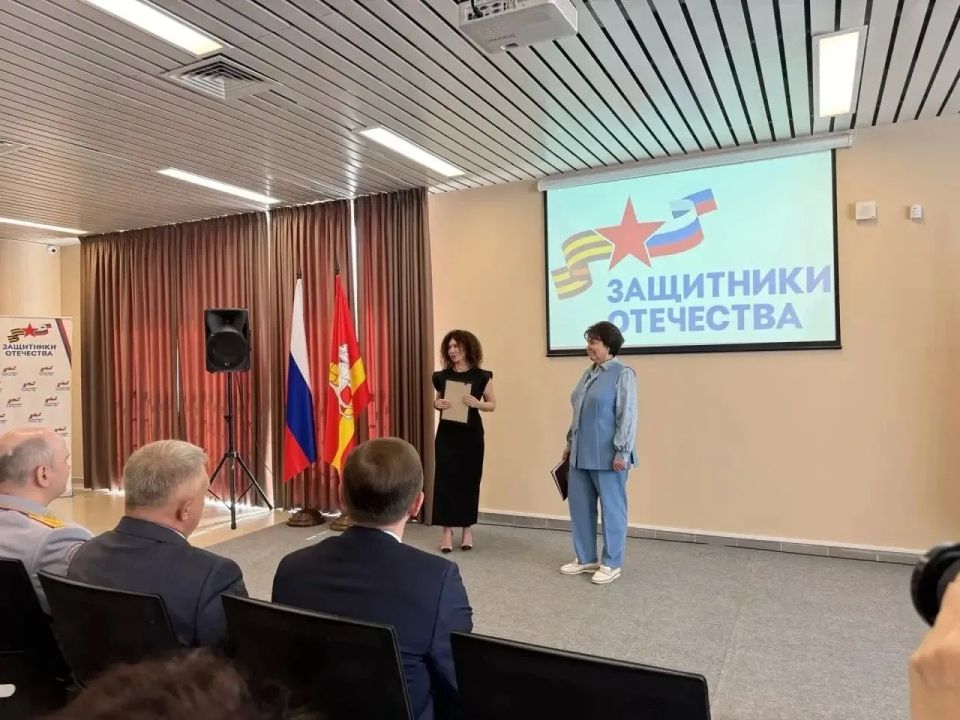 Министр социальных отношений Челябинской области поздравила филиал фонда «Защитники Отечества» с трехлетней годовщиной Три года исполнилось филиалу государственного фонда «Защитники Отечества» в Челябинской области Министр социальных отношений Челябинской области поздравила филиал фонда «Защитники Отечества» с трехлетней годовщиной Три года исполнилось филиалу государственного фонда «Защитники Отечества» в Челябинской области