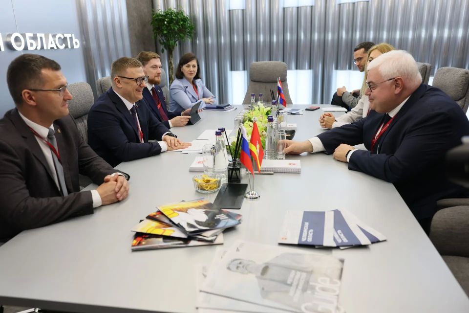 На ПМЭФ состоялась встреча представителей правительства Челябинской области с руководством Т-Банка и Группы «Т-Технологии»