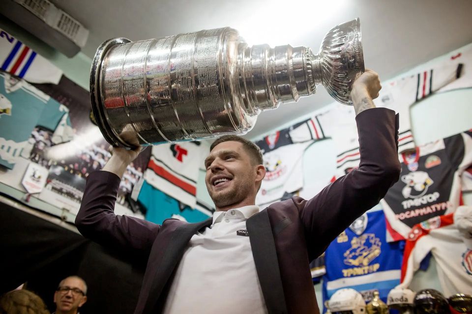 Губернатор Алексей Текслер заявил, что «не будет загадывать» по поводу возможного возвращения в челябинский «Трактор» Евгения Кузнецова