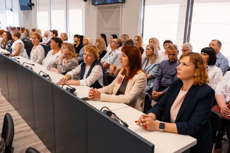 Лучших работников системы социальной защиты наградили в Челябинске Лучших работников системы социальной защиты наградили в Челябинске