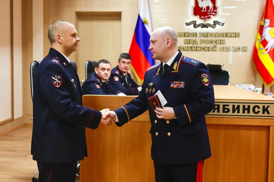 Начальник ГУ МВД области Сергей Космачев наградил отличившихся сотрудников Начальник ГУ МВД области Сергей Космачев наградил отличившихся сотрудников