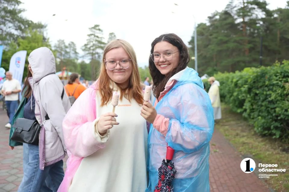 Прямо сейчас в Парке Гагарина проходит фестиваль мороженого «Единорожок» Прямо сейчас в Парке Гагарина проходит фестиваль мороженого «Единорожок»