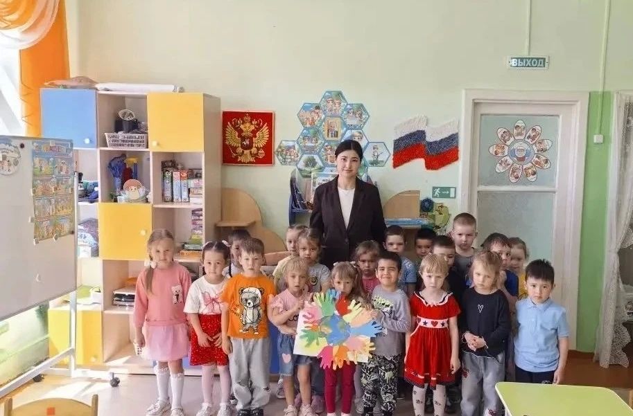Ко Дню защиты детей полицейские Челябинской области провели для юных южноуральцев цикл просветительских мероприятий