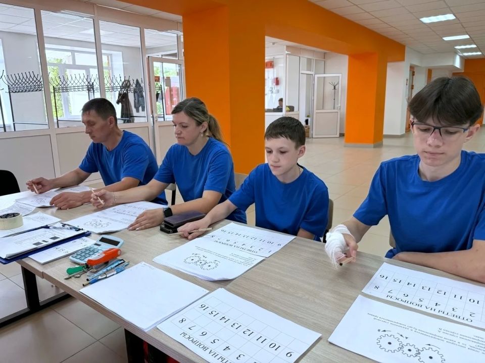Сильны вместе: семья сотрудников МЧС России одержала победу в «Семейной зарнице» Сильны вместе: семья сотрудников МЧС России одержала победу в «Семейной зарнице»