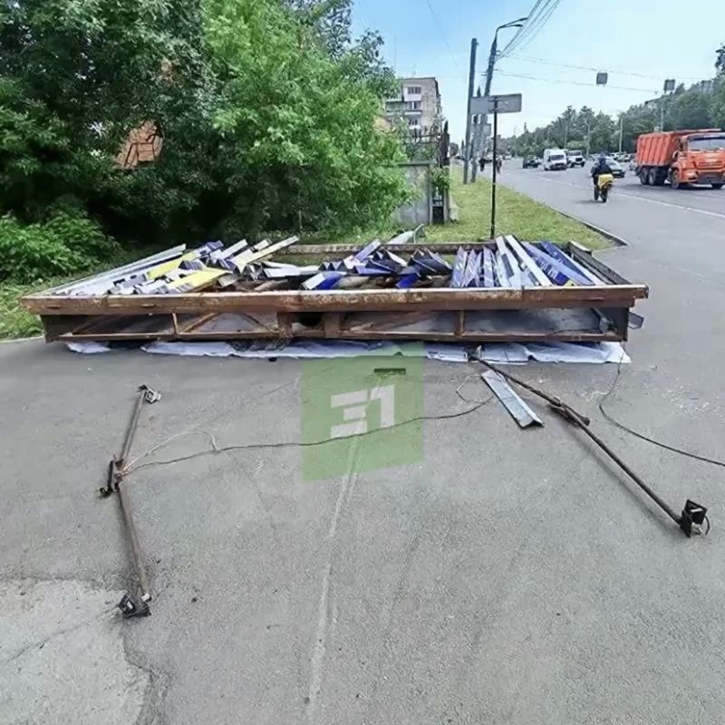 В Челябинске после урагана должны проверить все рекламные щиты В Челябинске после урагана должны проверить все рекламные щиты