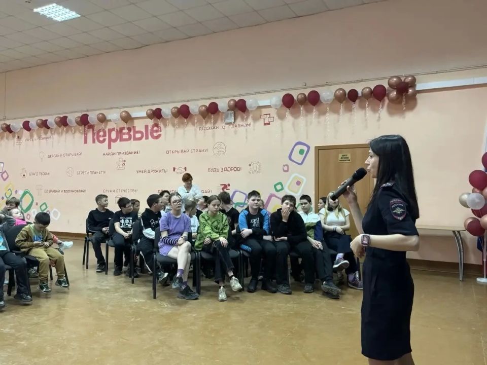 В Златоусте сотрудники Госавтоинспекции и центр ЮИД провели для школьников мероприятие по безопасности дорожного движения В Златоусте сотрудники Госавтоинспекции и центр ЮИД провели для школьников мероприятие по безопасности дорожного движения