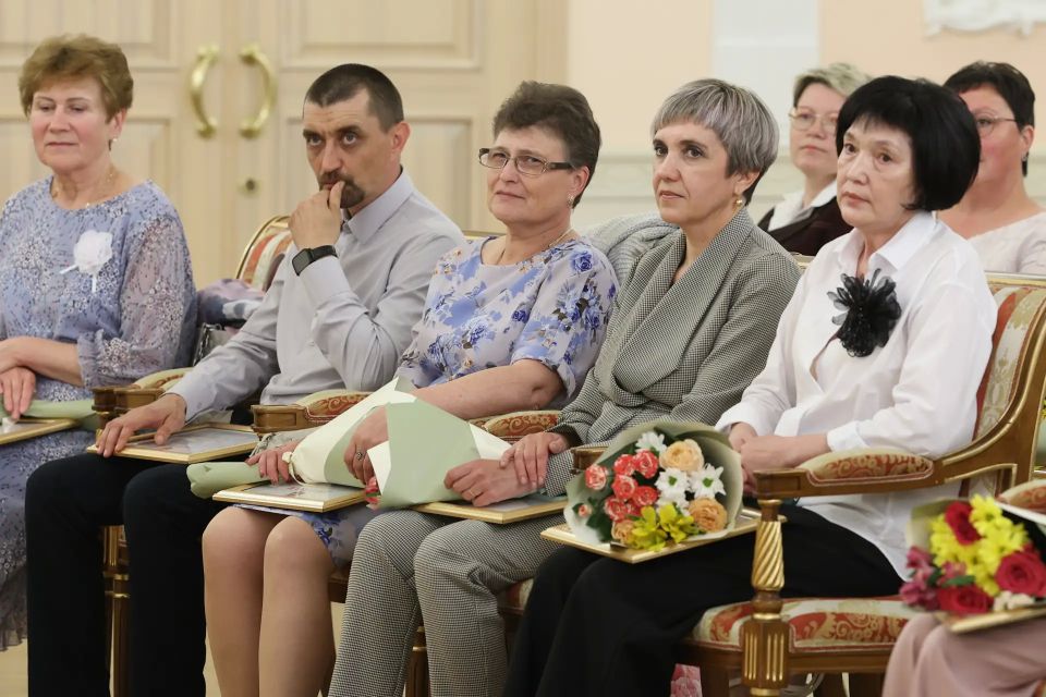 Алексей Текслер наградил работников системы социальной защиты Челябинской области Алексей Текслер наградил работников системы социальной защиты Челябинской области