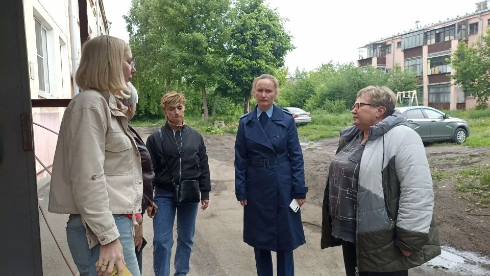 На основании обращений жителей многоквартирного дома № 36 по ул. Маяковского г. Магнитогорска по вопросу подтопления подвальных (технических) помещений 05.06.2026 должностными лицами Главного управления при участии помощника...