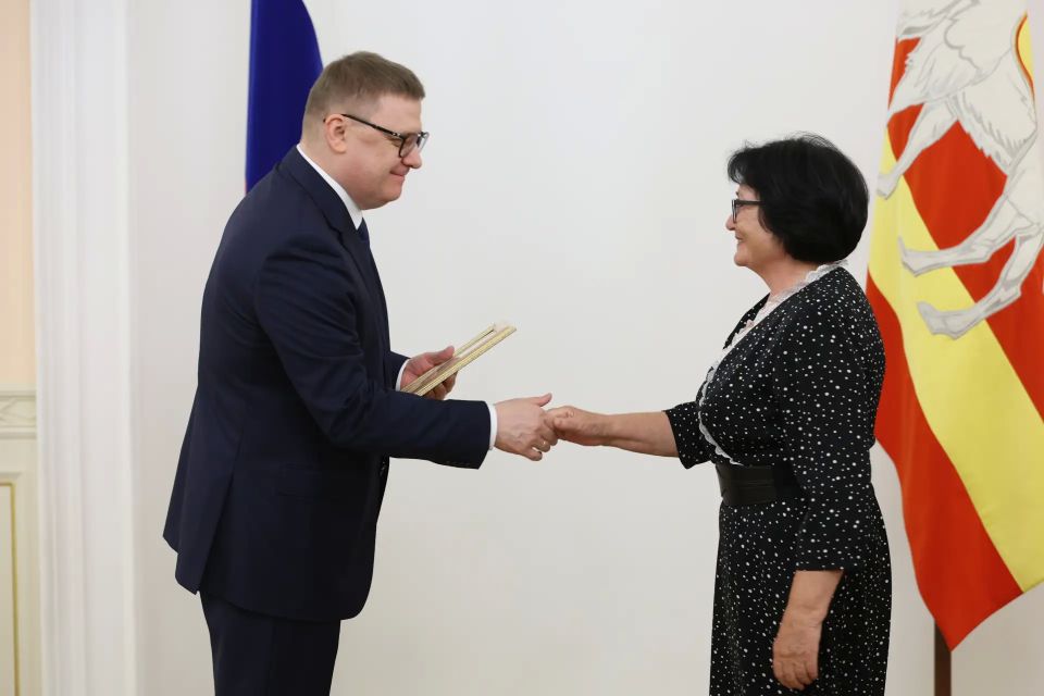 Алексей Текслер наградил работников системы социальной защиты Челябинской области Алексей Текслер наградил работников системы социальной защиты Челябинской области