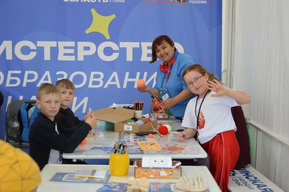 В Агаповском округе фестиваль «Челябинская область – большая семья» стал площадкой помощи жителям В Агаповском округе фестиваль «Челябинская область – большая семья» стал площадкой помощи жителям
