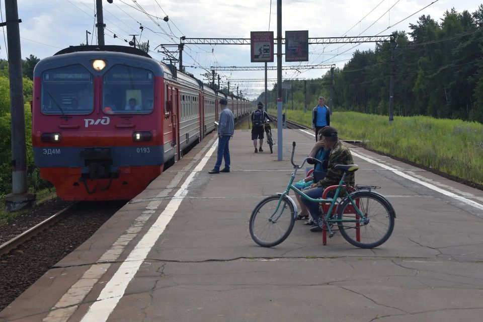 В Челябинской области 12-летний мальчик получил травмы во время рискованной поездки на крыше электрички