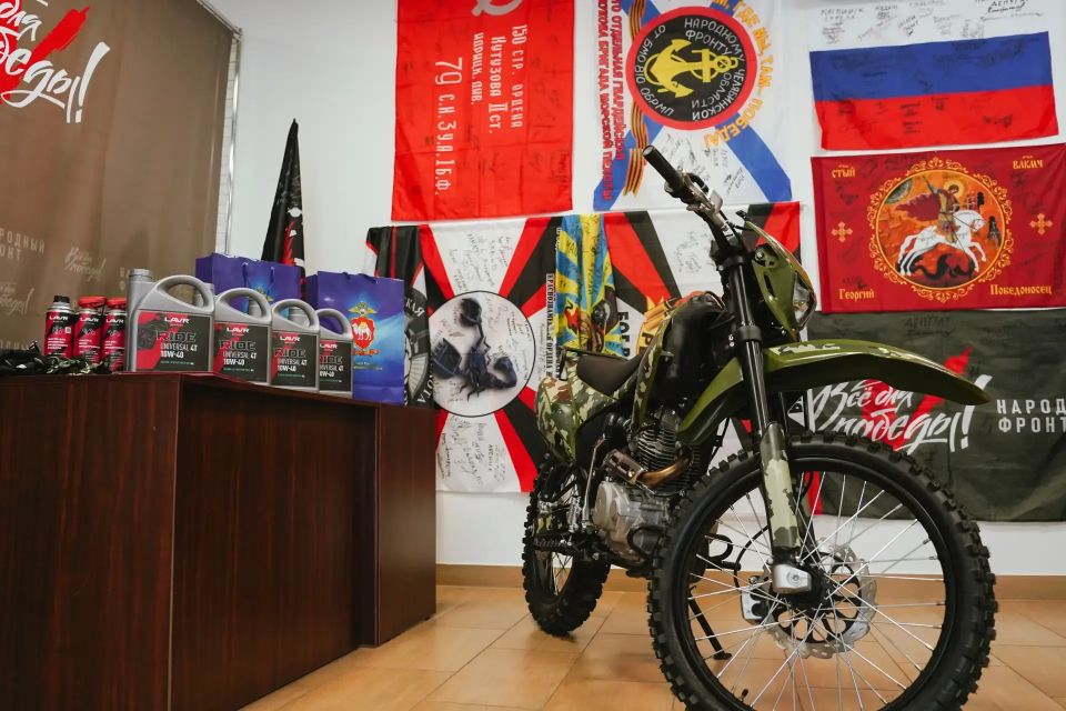 Южноуральские полицейские и ветераны ведомства совместно с Народным фронтом передали бойцам СВО мотоцикл и крупную сумму на спецоборудование Южноуральские полицейские и ветераны ведомства совместно с Народным фронтом передали бойцам СВО мотоцикл и крупную сумму на спецоборудование