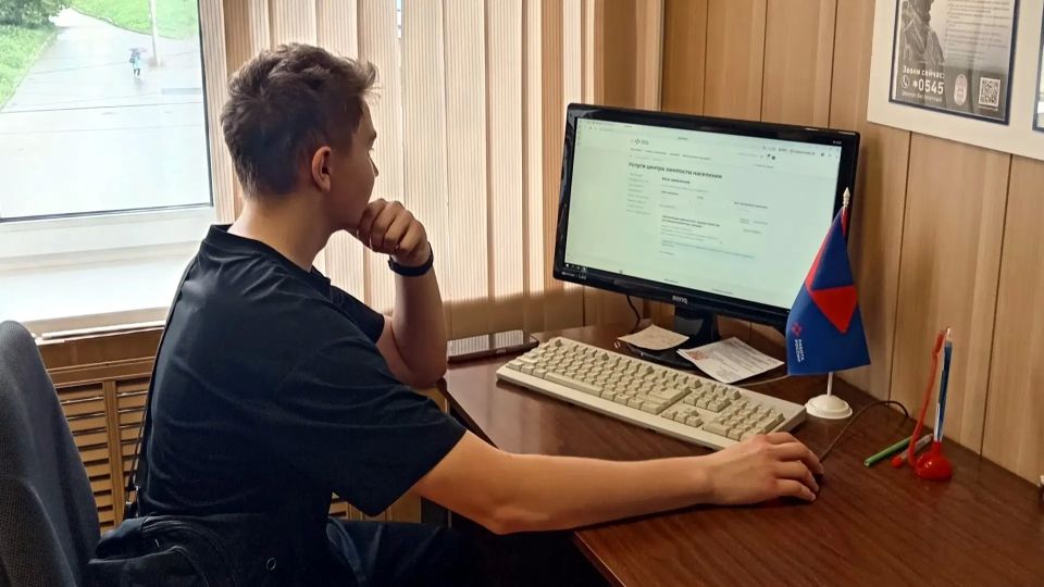 В Нязепетровске прошла ярмарка вакансий для подростков, и 10 школьников уже трудоустроены — будут заниматься благоустройством и озеленением школьных территорий