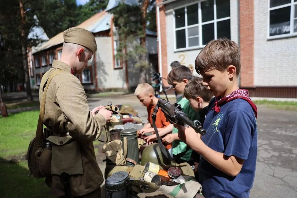 Челябинским школьникам показали, каким может быть будущее России Челябинским школьникам показали, каким может быть будущее России