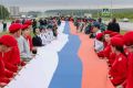 Гигантский триколор развернули вдоль трассы М-5 в преддверии Дня России