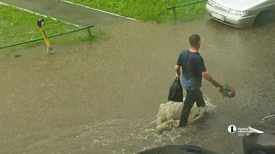 Челябинск накрыло дождем. ЧТЗ превратилось в Венецию! Челябинск накрыло дождем. ЧТЗ превратилось в Венецию!