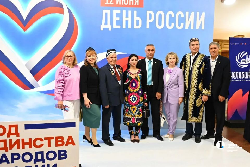 День России в Челябинске отметили концертом «Россия – кузница единства» День России в Челябинске отметили концертом «Россия – кузница единства»