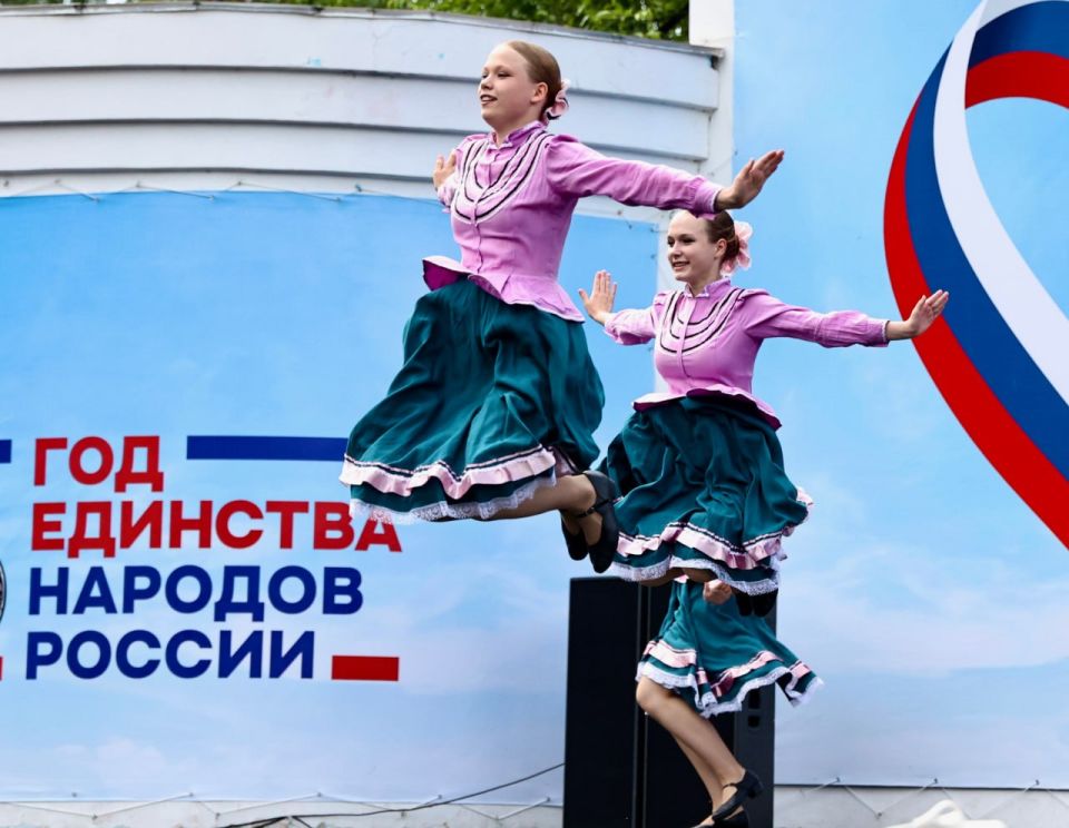 Ярким концертом отметили День России в Челябинске Ярким концертом отметили День России в Челябинске