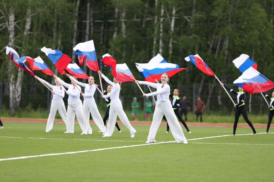 В поселке Рощино после реконструкции открыли футбольный стадион В поселке Рощино после реконструкции открыли футбольный стадион