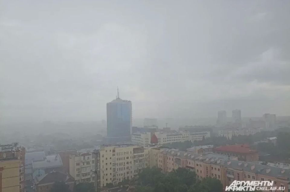Движение трамваев прервалось из-за сильного ливня в Челябинске 14 июня