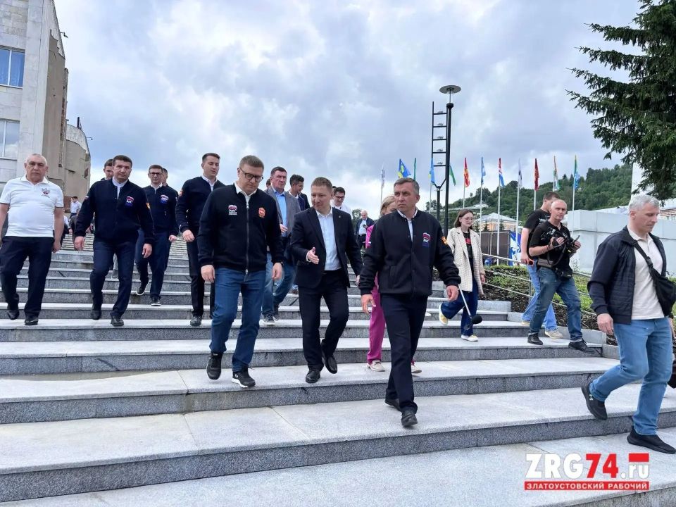 В ходе рабочей поездки в Златоуст Алексей Текслер оценил масштабное благоустройство территории у ДК «Металлург» и в сквере имени Тищенко