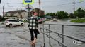 Челябинцы разуваются и идут по дорогам босиком