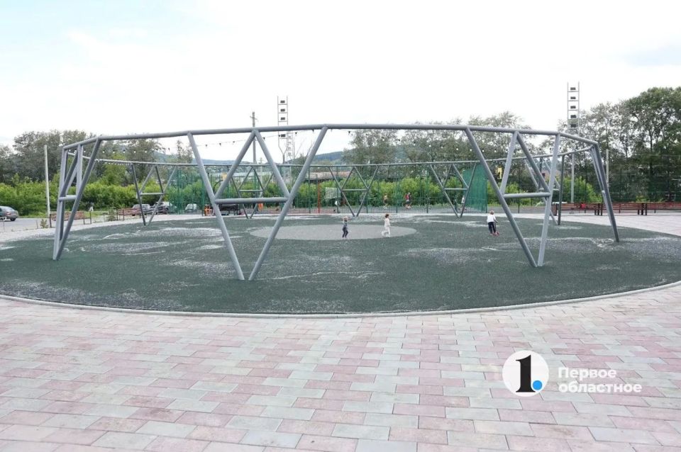 В Златоусте привели в порядок парк Тищенко возле ДК «Металлург» В Златоусте привели в порядок парк Тищенко возле ДК «Металлург»