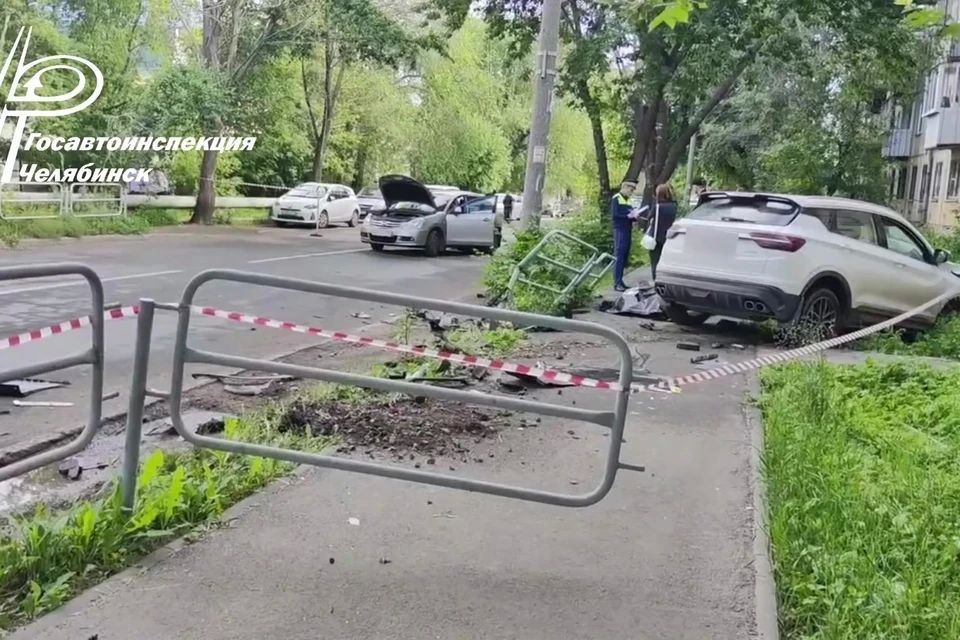 На улице Вагнера в Челябинске ранним утром 15 июня произошла авария