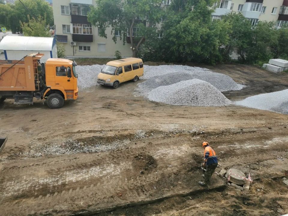 Продолжается благоустройство дворовых территорий Миасского городского округа Продолжается благоустройство дворовых территорий Миасского городского округа