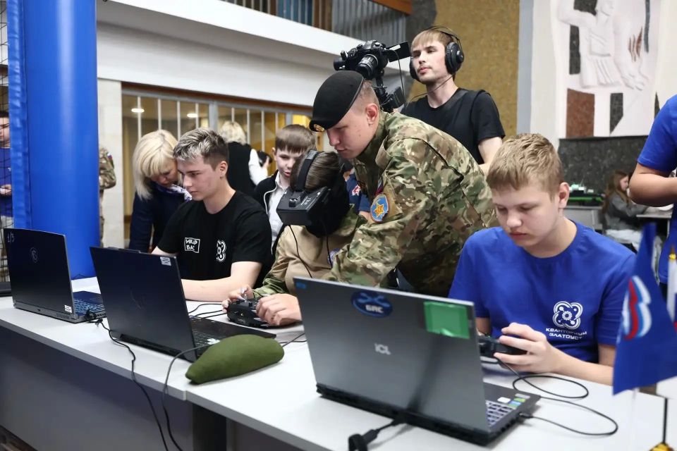 Алексей Текслер: Главный результат нашей работы – это доверие людей, и его нужно заслужить конкретными делами Алексей Текслер: Главный результат нашей работы – это доверие людей, и его нужно заслужить конкретными делами
