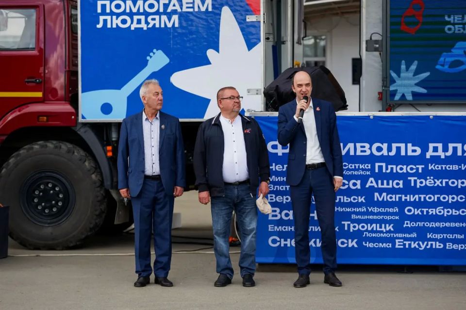 В Карталах супружеским парам вручили семь медалей «Семейное счастье» В Карталах супружеским парам вручили семь медалей «Семейное счастье»