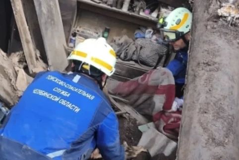В Челябинской области рухнувшая крыша частного дома похоронила под завалами целую семью — мать и двух сыновей-инвалидов