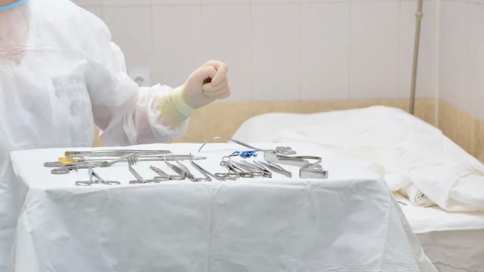 В Челябинске врачи удалили пациентке 8-килограммовую опухоль