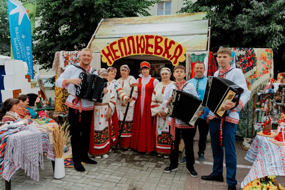В Карталах прошёл фестиваль «Челябинская область — большая семья» В Карталах прошёл фестиваль «Челябинская область — большая семья»