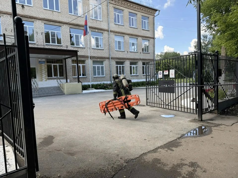 16 июня 2026 года оперативной группой в Магнитогорске на базе МОУ «Средняя образовательная школа N 60» Магнитогорска проведена плановая антитеррористическая тренировка, в задачи которой входит организация и осуществление... 16 июня 2026 года оперативной группой в Магнитогорске на базе МОУ «Средняя образовательная школа N 60» Магнитогорска проведена плановая антитеррористическая тренировка, в задачи которой входит организация и осуществление...