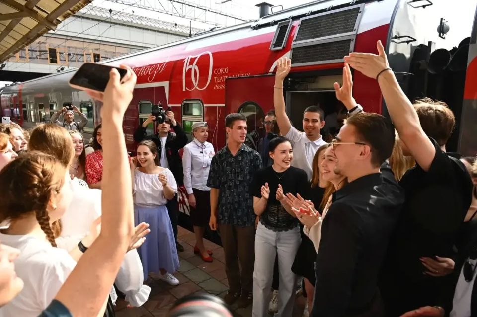 В День Российского театрального общества в Челябинск прибыл особенный поезд В День Российского театрального общества в Челябинск прибыл особенный поезд