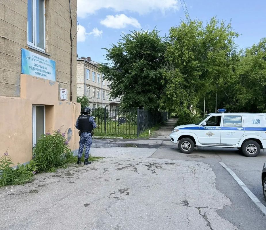 16 июня 2026 года оперативной группой в Магнитогорске на базе МОУ «Средняя образовательная школа N 60» Магнитогорска проведена плановая антитеррористическая тренировка, в задачи которой входит организация и осуществление... 16 июня 2026 года оперативной группой в Магнитогорске на базе МОУ «Средняя образовательная школа N 60» Магнитогорска проведена плановая антитеррористическая тренировка, в задачи которой входит организация и осуществление...