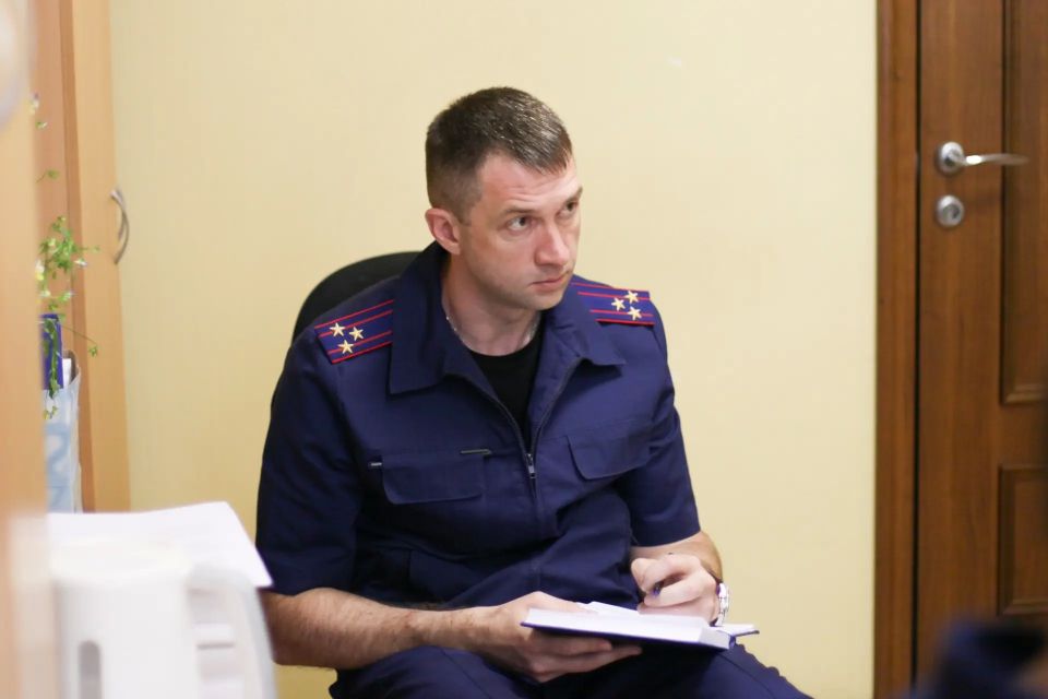 Руководитель СУ СК России по Челябинской области провел личный прием граждан Руководитель СУ СК России по Челябинской области провел личный прием граждан
