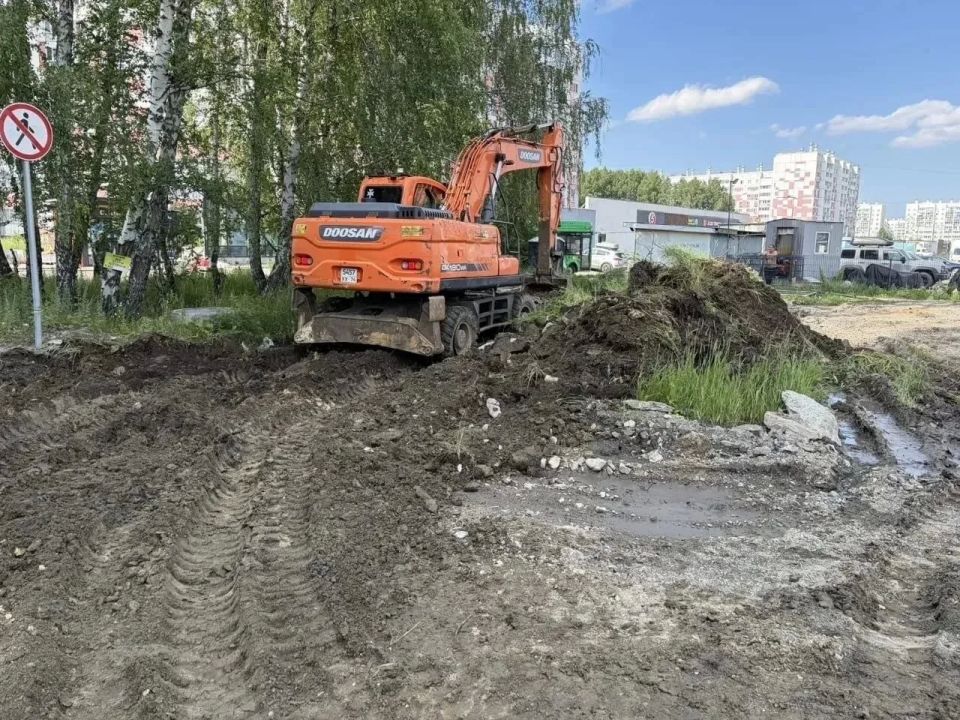 Мойку колес оборудуют на стройке дороги на Клайна в Челябинске