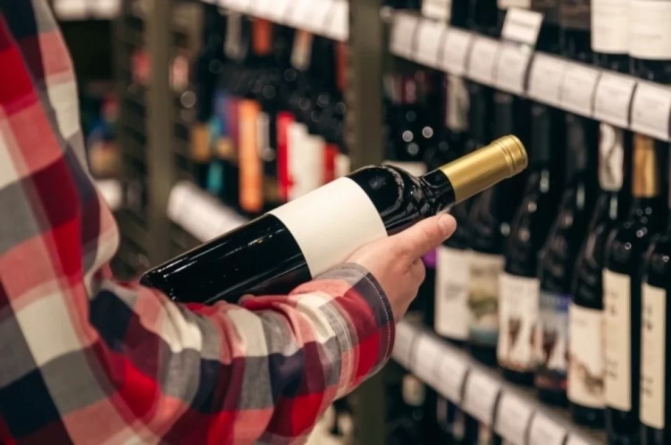 Жительница Челябинска попалась на повторной продаже алкоголя подросткам