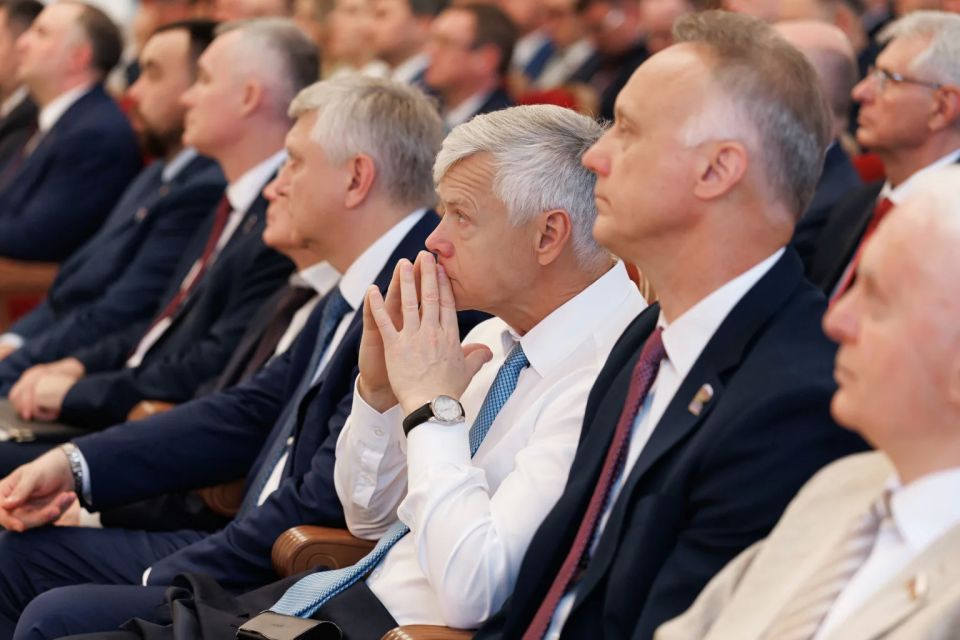 Обращение губернатора Алексея Текслера к депутатам Законодательного Собрания области Обращение губернатора Алексея Текслера к депутатам Законодательного Собрания области